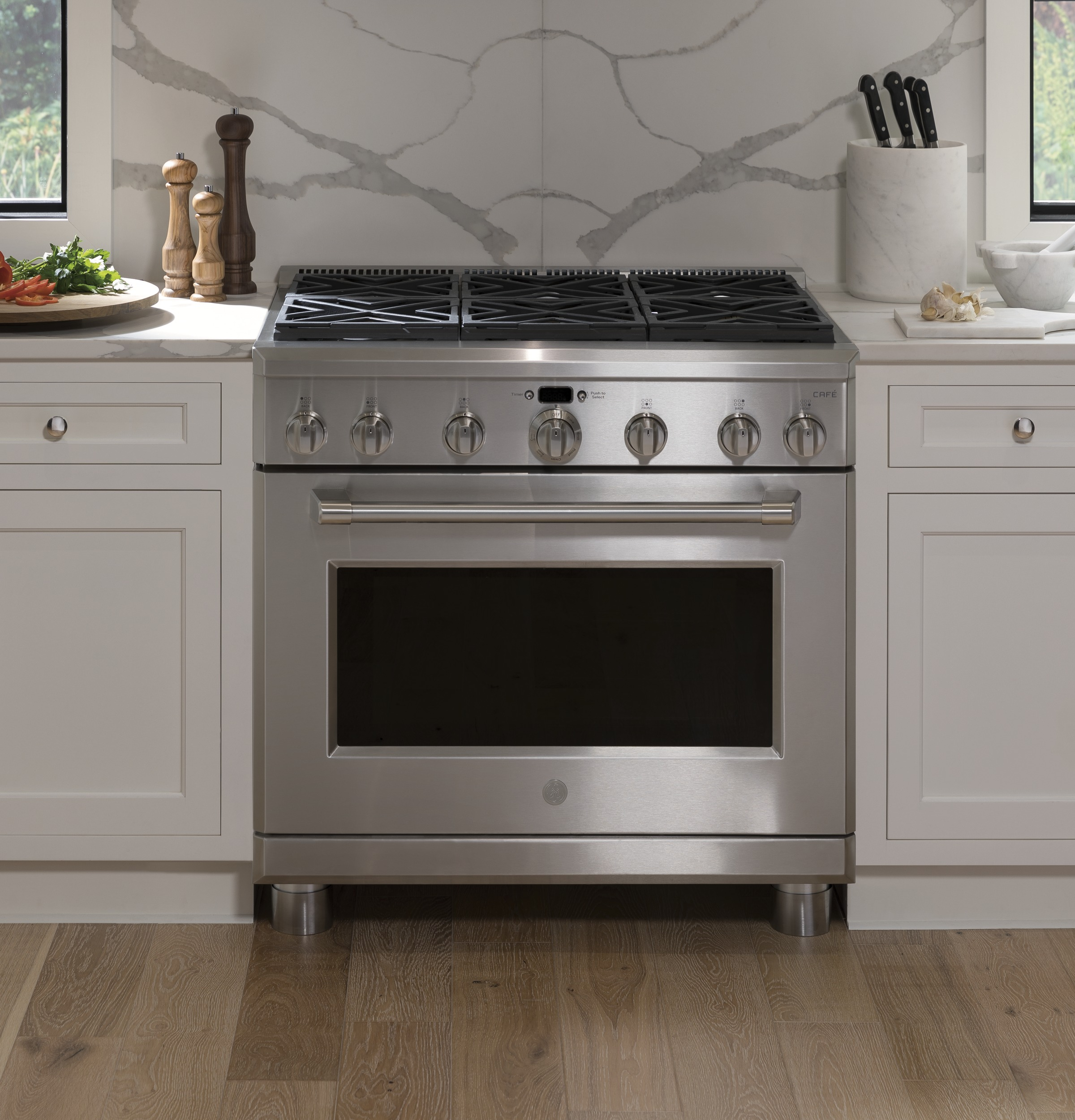 GE Caf Series 36 All Gas Professional Range With 6 Burners Natural GE Caf Series 36 All Gas Professional Range With 6 Burners Natural
