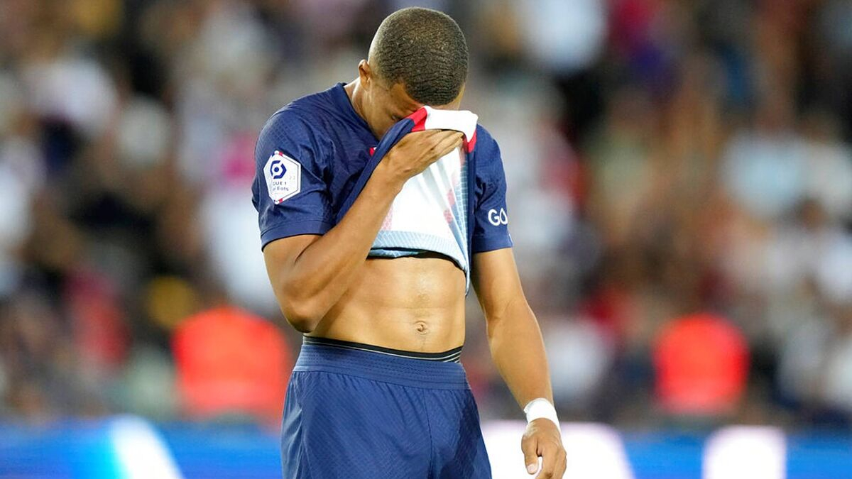 Mbappe Or Neymar PSG Coach Won t Name Primary Penalty Taker Marca