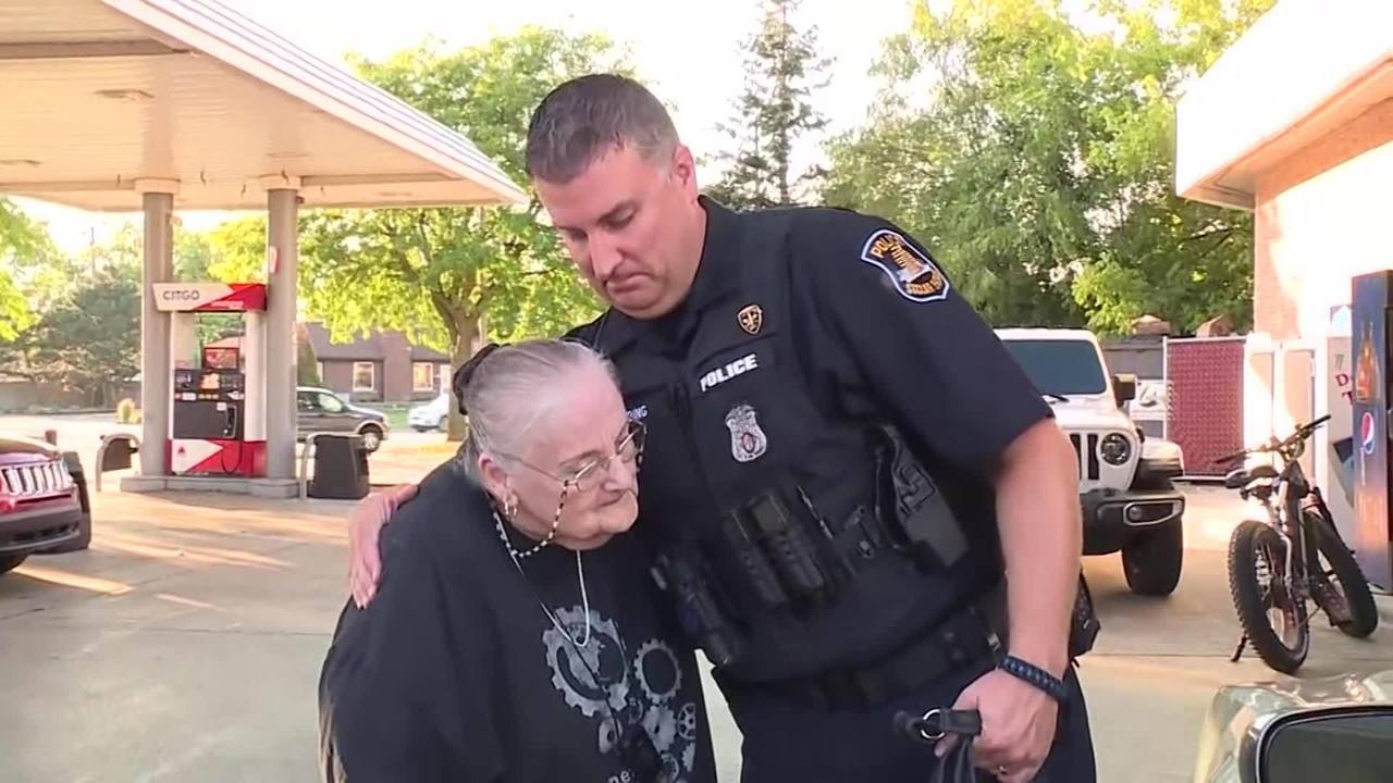 Struggling Senior At Gas Station Gets Help From Police Officer Struggling Senior At Gas Station Gets Help From Police Officer
