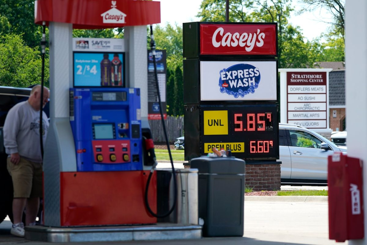 White House Plan To Send Gas Rebates Complicated By Chip Shortages 