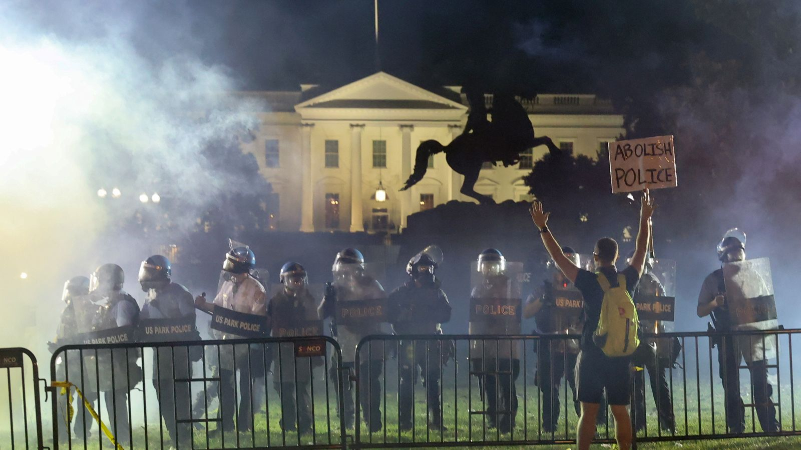 Police Fire Tear Gas Near White House As Trump Vows Military Deployment Police Fire Tear Gas Near White House As Trump Vows Military Deployment