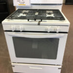 WHIRLPOOL 5 1 CU FT FREE STANDING GAS STOVE MODEL WFG320M0BW 449 OR 1